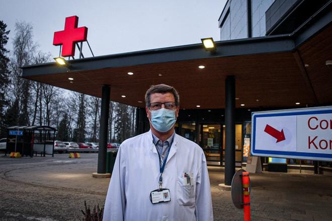 Infektioylilääkäri Juha Salosen mukaan Vaasan sairaanhoitopiiri aikoo lisätä positiivisten koronanäytteiden lähettämistä Helsinkiin mahdollisten virusmuunnosten paljastamiseksi. ARKISTOKUVA: JARNO PELLINEN