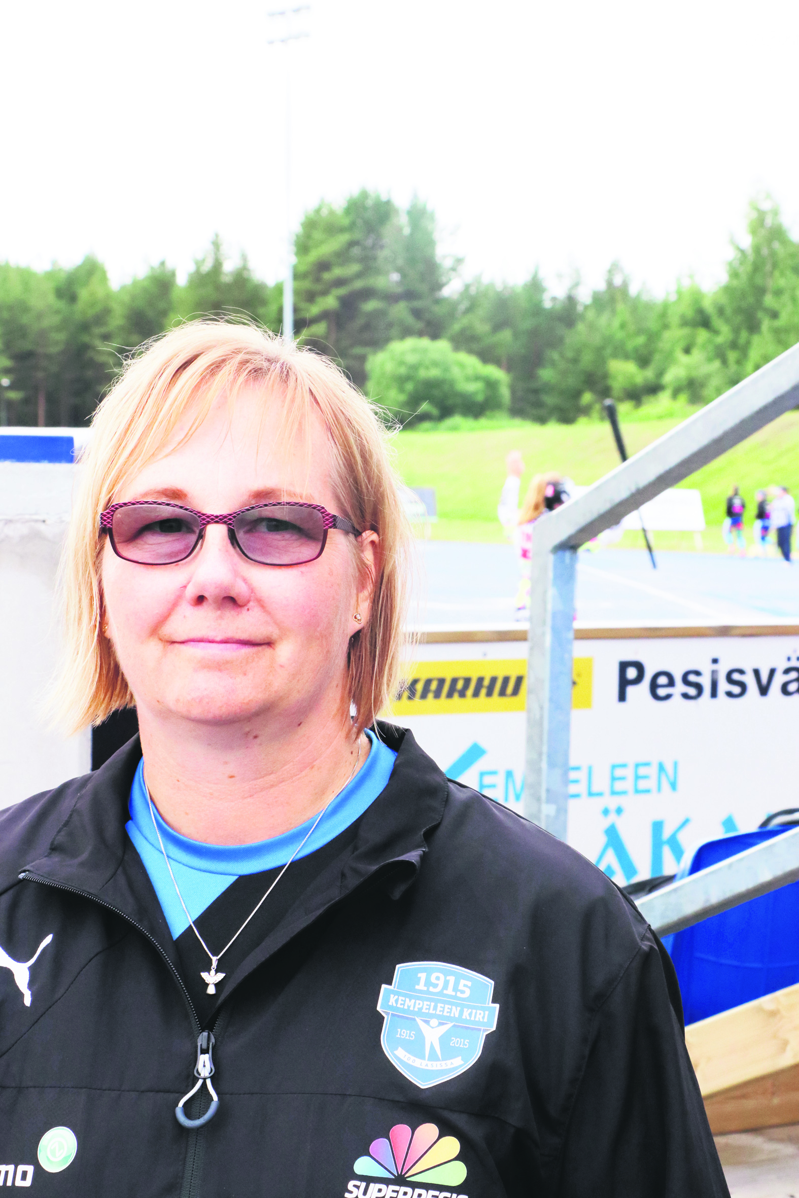 Heli Kesti on yksi Kirin taustalla ahertavista talkoolaisista.
