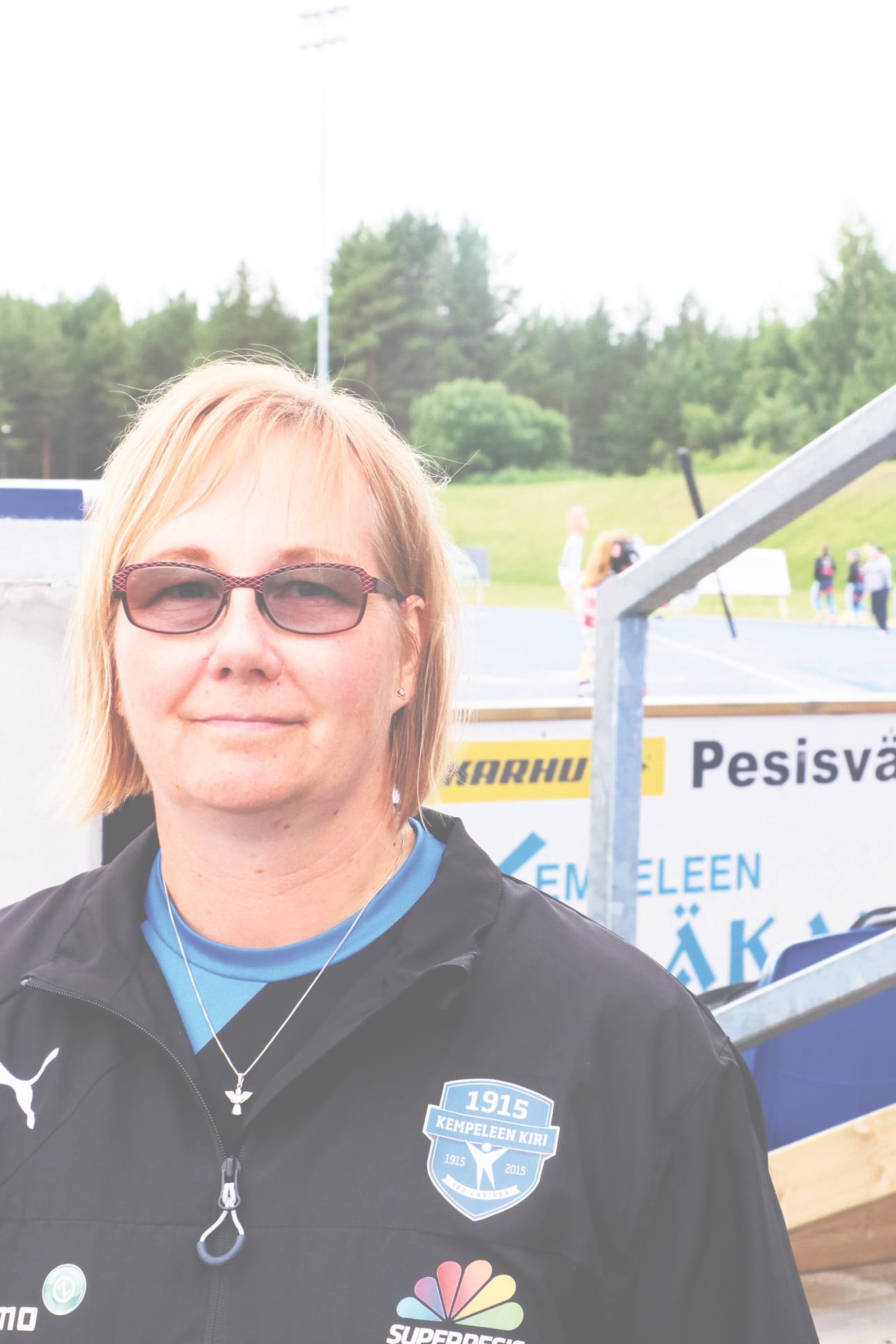 Heli Kesti on yksi Kirin taustalla ahertavista talkoolaisista.