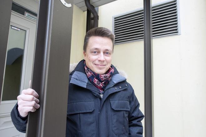 Muslimeja ei kohdella Suomessa tavallisina ihmisinä, sanoo tutkija Atte Kaleva. Joko käsissä on silkkihansikkaat tai leimakirves, mikä vääristää islamiin liittyvän keskustelun. KUVA: Kimmo Penttinen