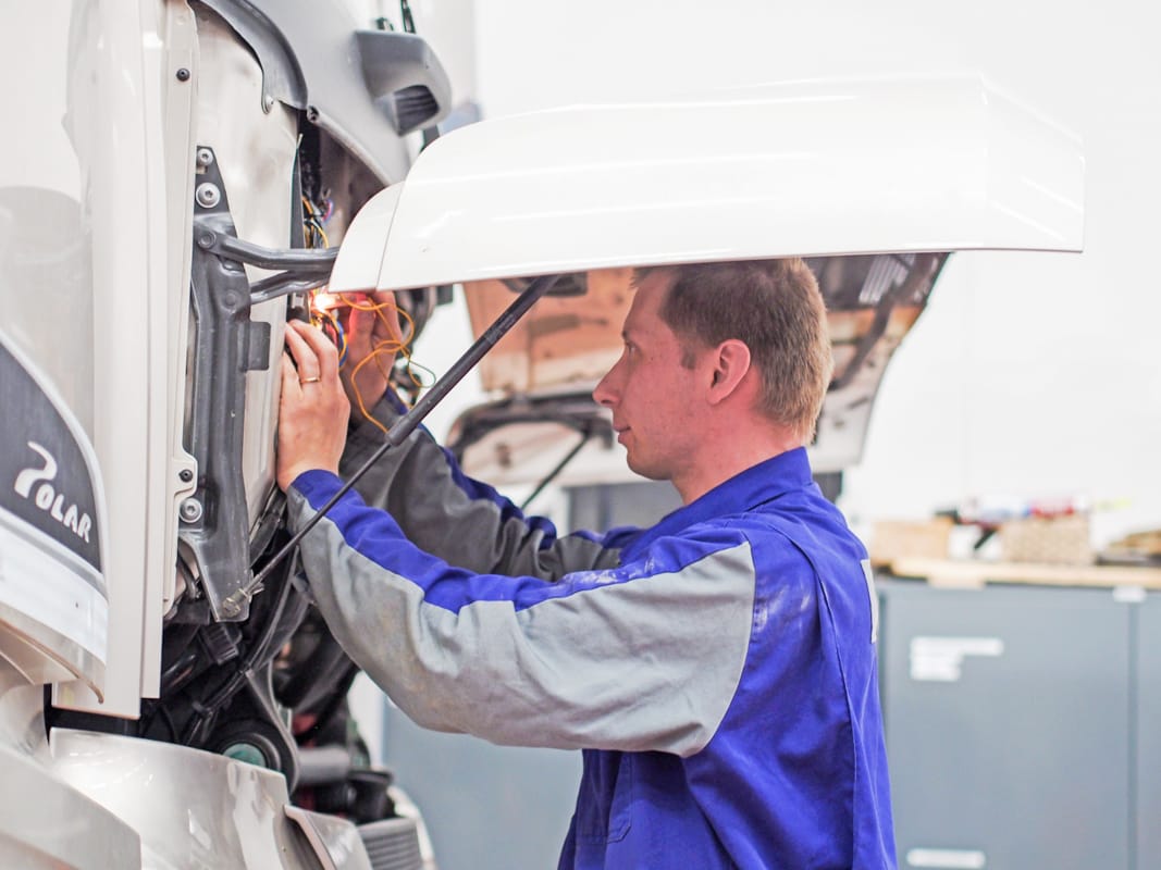 Asentaja Mikko Länsisalmi tietää mitä tekee. "Tekniikka tällä alalla muuttuu jatkuvasti ja Veholla on pitkänlinjan toimijana tarjota sekä välineitä että koulutusta ajantasaisen tietotaidon ylläpitämiseen.", Länsisalmi kertoo.
