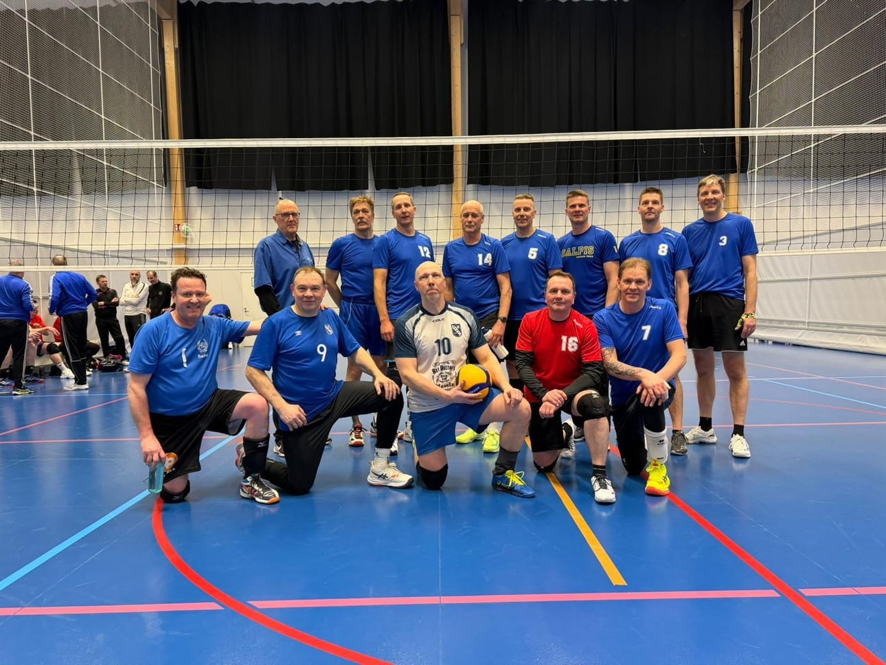 Riihimäen Juju voitti suomenmestaruuden M50-sarjassa lentopallossa.