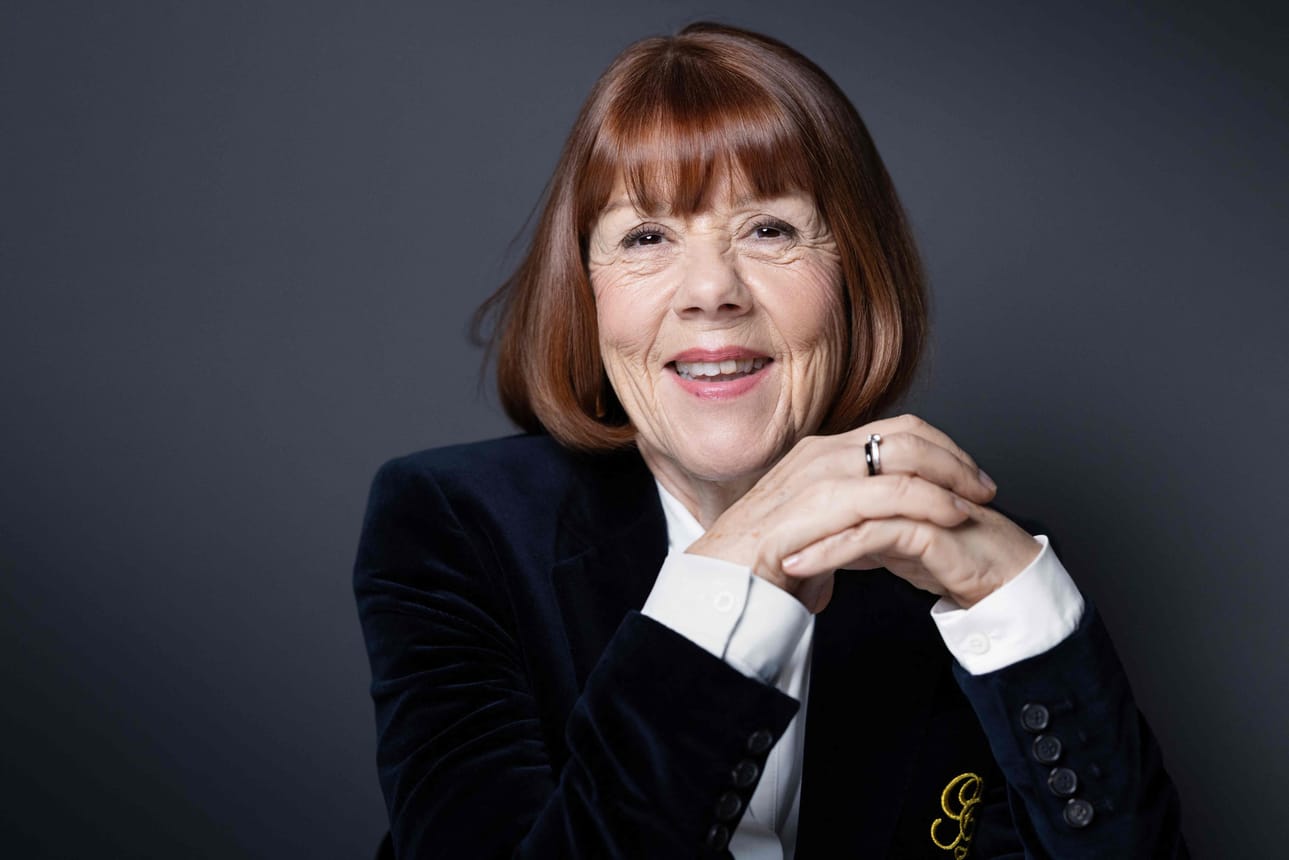 Gisèle Pelicot oli keskiössä Ranskassa vuonna 2024 käydyssä oikeudenkäynnissä, jossa hänen aviomiehensä ja 50 muuta miestä tuomittiin syyllisiksi vuosikymmenen ajan jatkuneisiin huumatun Gisèlen raiskauksiin.