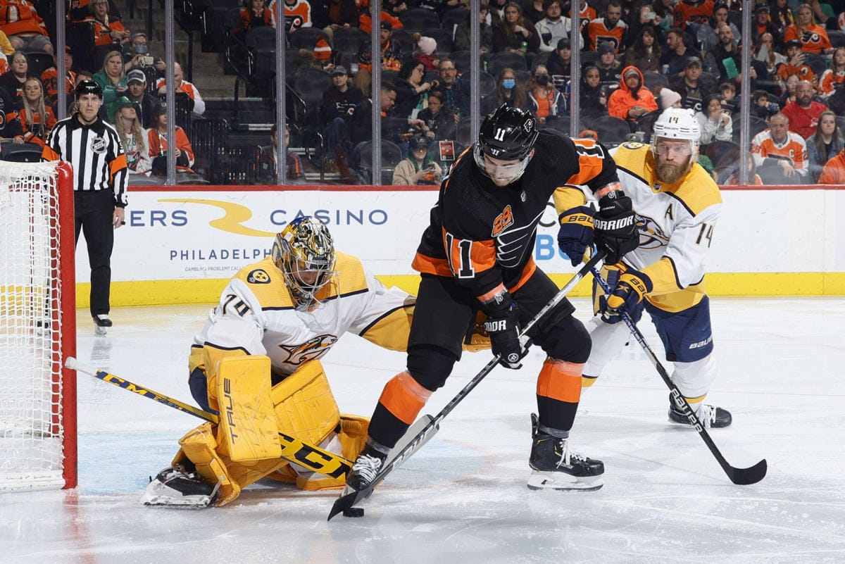 Juuse Saros torjui Nahville Predatorsin maalilla ottelussa Philadelphia Flyers vastaan kaikkiaan 28 kertaa. LEHTIKUVA / Getty Images / AFP