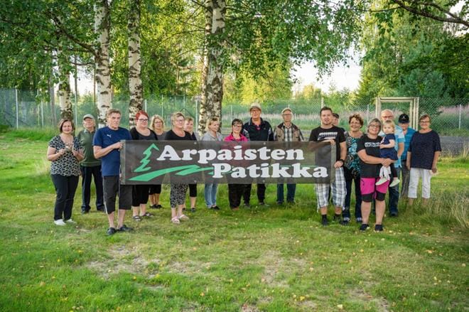 Parviaisen kyläyhdistys, Saurun Seudun maa- ja kotitalousseura sekä Soinin kunta vastaavat patikan järjestelyistä. Kaikki osallistujat saavat soinilaisen laulaja Jussi Roposen (tak. kesk.) lahjoittaman levyn. KUVA: AARRE LÖYTÖMÄKI