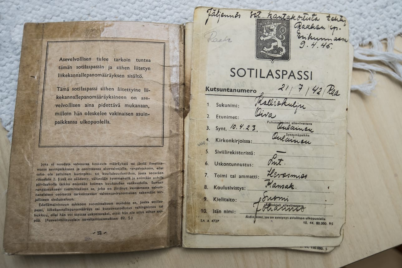 Vanha sotilaspassi kertoo, että Kalliokulju astui palvelukseen hevosmiehenä, taistelulähetiksi hän kuitenkin joutui.