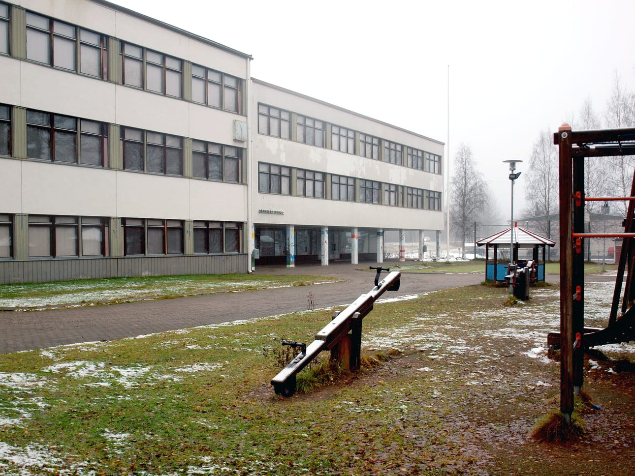 Entinen Kemijärven kauppaoppilaitos toimi alkukesään asti Särkelän kouluna, joten sisätiloissa ei aloitteen tekijöiden mukaan pitäisi olla minkäänlaisia ongelmia.