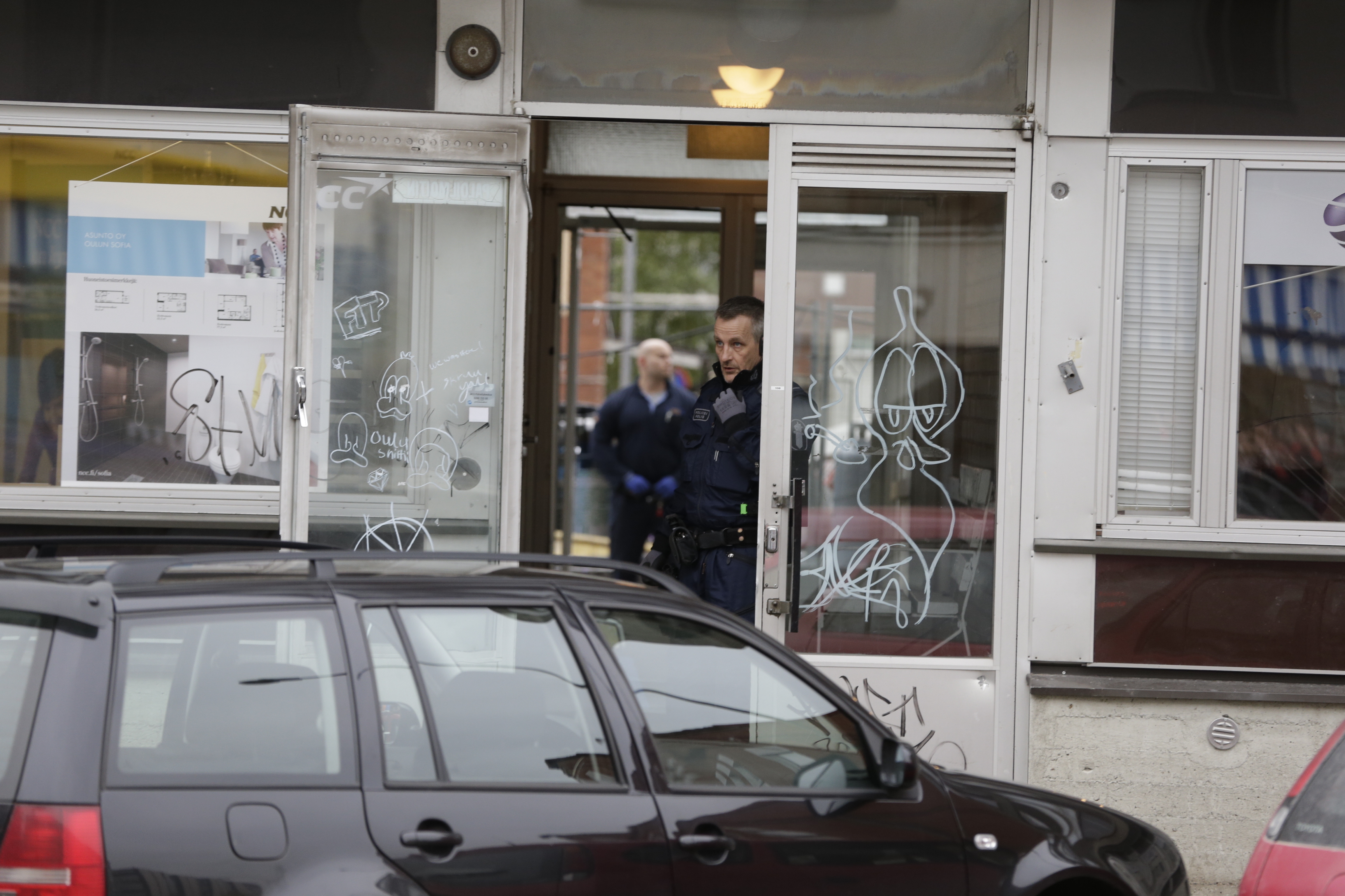 Poliisi etsii vankikarkuria Oulun keskustassa.