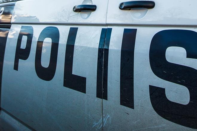 Poliisin tehtävä ei ole olla järjestyksenvalvojana vaalitilaisuuksissa, mutta poliisi pyrkii olemaan isommissa tilaisuuksissa tehostetusti läsnä. KUVA: Vesa Joensuu