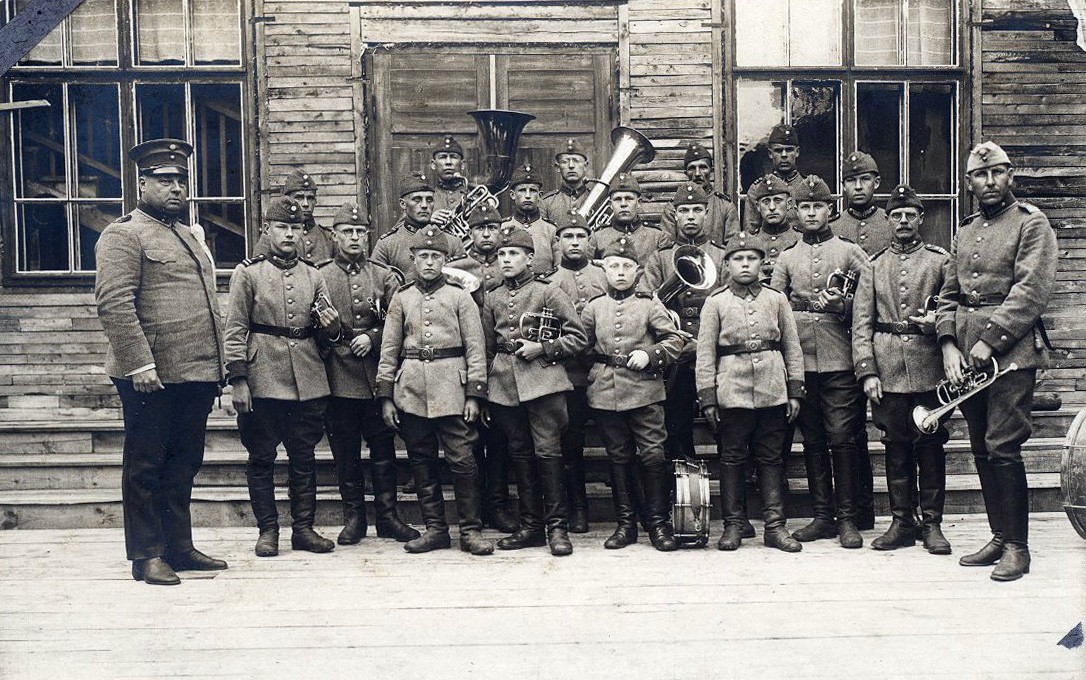 Pohjanmaan jääkäripataljoonan soittokunta kuvattiin Haukiputaalla 1924.