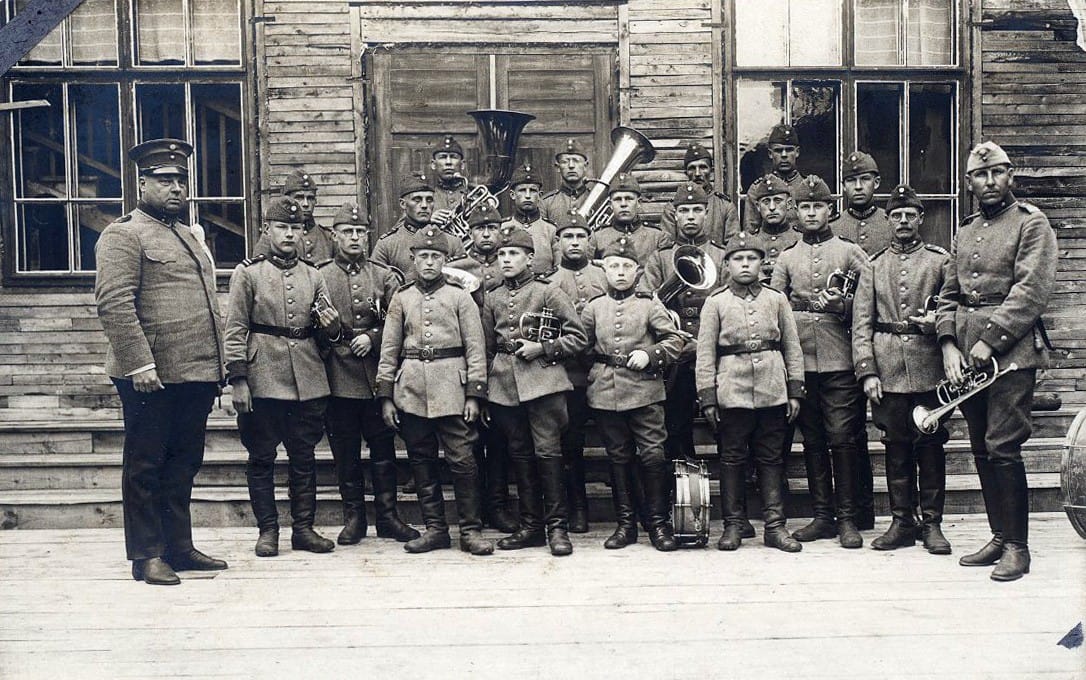 Pohjanmaan jääkäripataljoonan soittokunta kuvattiin Haukiputaalla 1924.