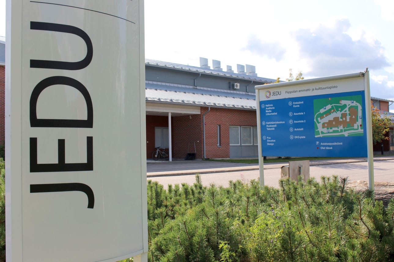 Siikalatvan kunnanvaltuusto päätti ostaa Piippolan Jedun tilat, joihin sijoitetaan nykyisten toimintojen lisäksi kolmen kylän yläkoulu ja Piippolan alakoulu.