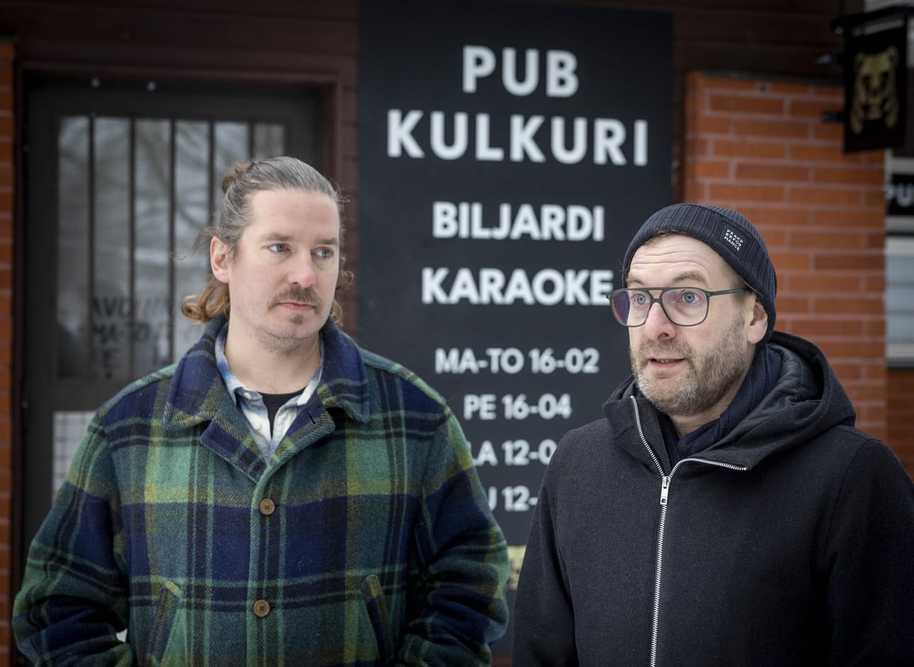 Rajakylän ostarifestarin puuhamiehet Aleksi Kauhanen (vas.) ja Mikko Alanne monistavat vuodesta 2018 jatkuneen perinteikkään Höyhtyän ostarifestarin Oulun pohjoispuolelle.