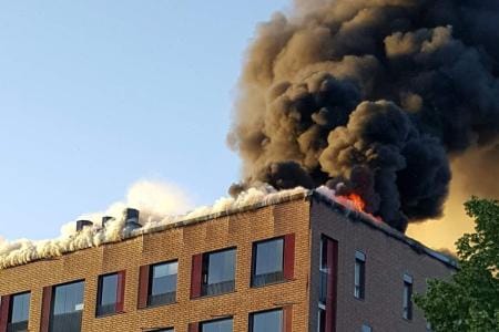 Vanhustentalo paloi Jyväskylän Palokassa. Kuva: LEHTIKUVA / TIMO LAULAINEN