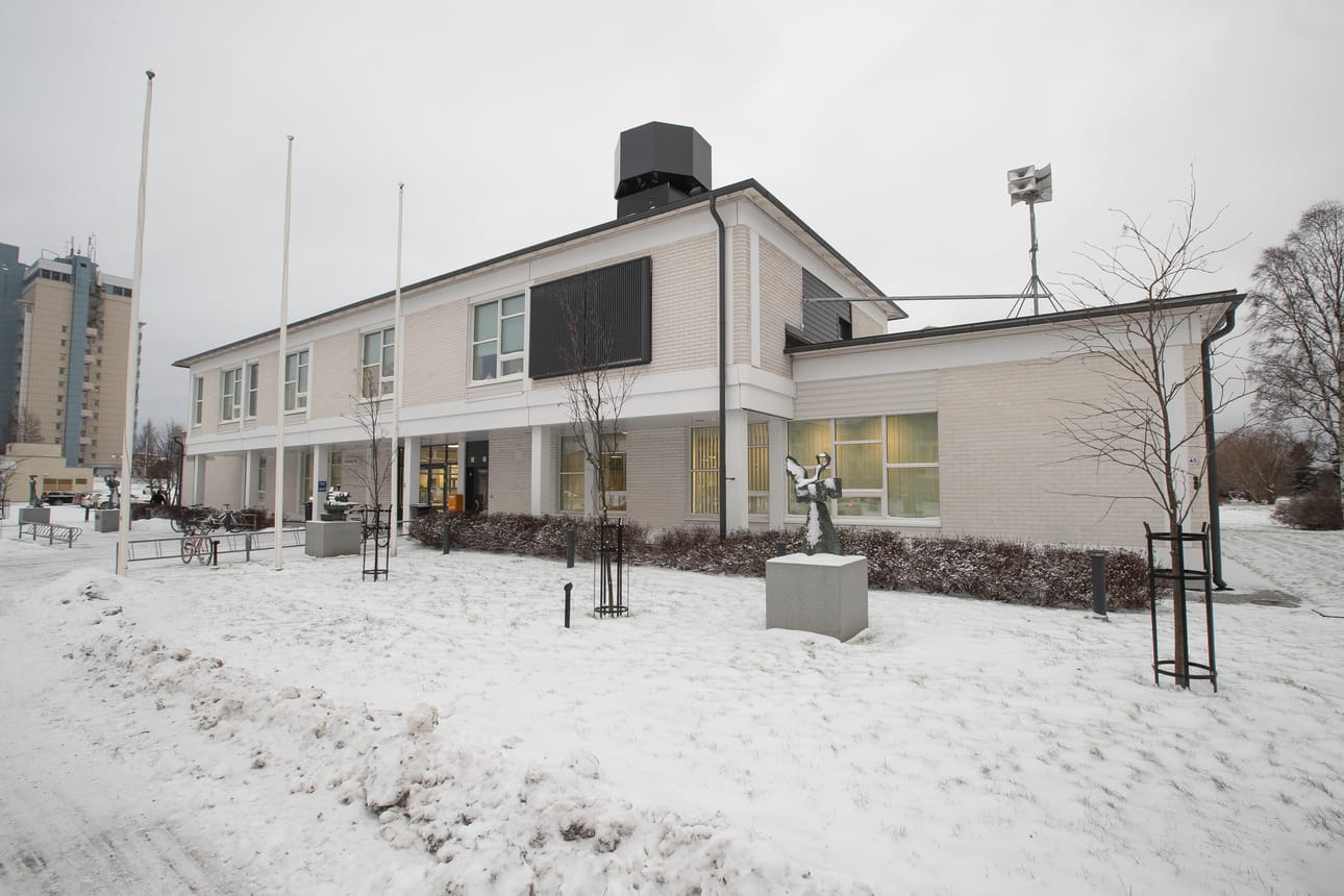 Kirjaston ovet ovat säpissä tästä päivästä lähtien maaliskuun loppuun..