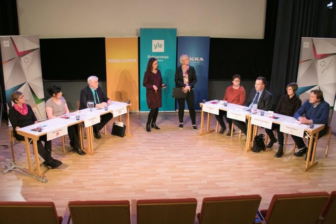 Rajuja yhteenottoja ei kuultu, kun Kristiinankaupungissa pidettiin torstai-iltana Pohjalaisen, Ilkan ja Yle Pohjanmaan yhteinen vaalipaneeli. Erimielisyyksiä oli lähinnä sisäsataman kaavoittamisesta asuntoalueeksi ja kouluasioista. KUVA: JORMA HAVULA