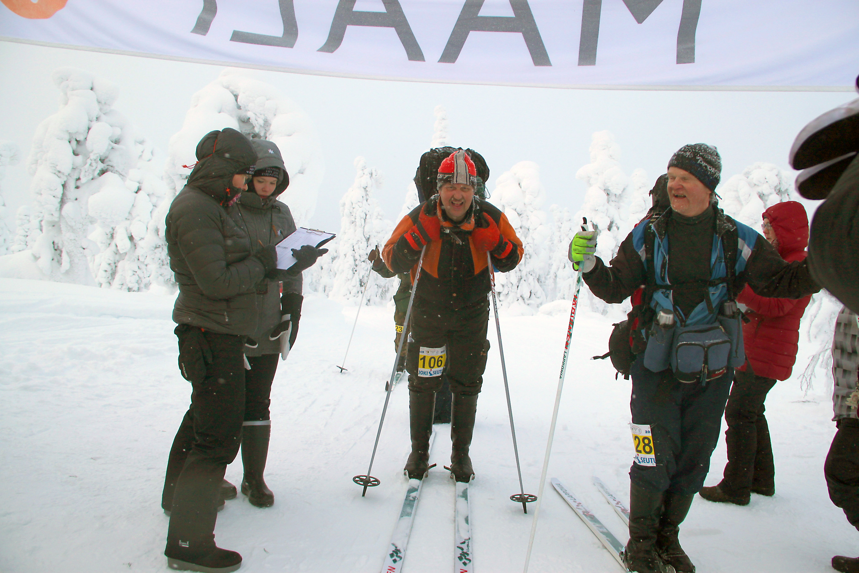 Yksilökilpailun kuusi parasta, oikealta Jani Ikonen, Ari Komulainen, Tuomo Ahola, Antti Tolonen, Janne Paavilainen ja Teijo Iinatti.
