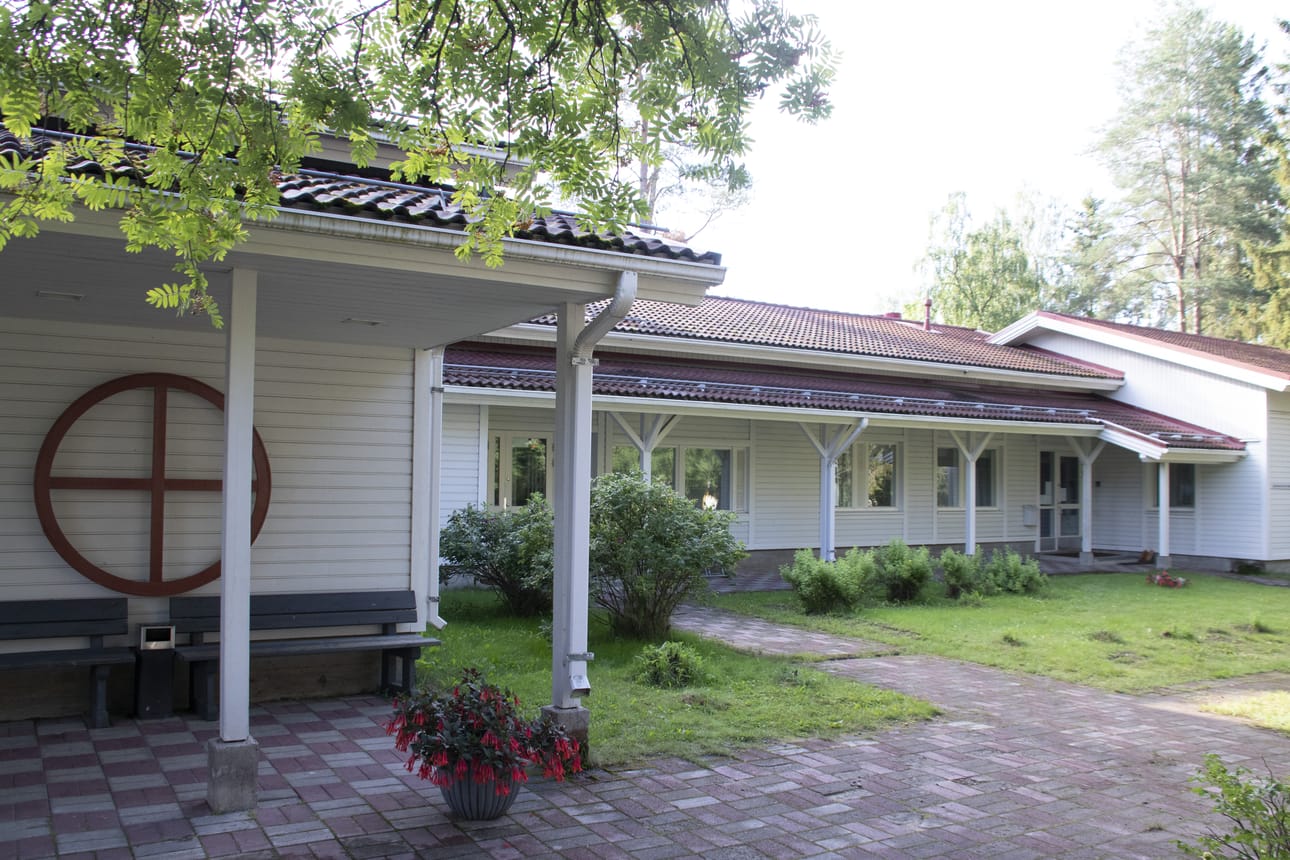 Rantsilan seurakuntatalon katon uusiminen on yksi Siikalatvan seurakunnan ensi vuoden talousarvioon merkityistä toimista.