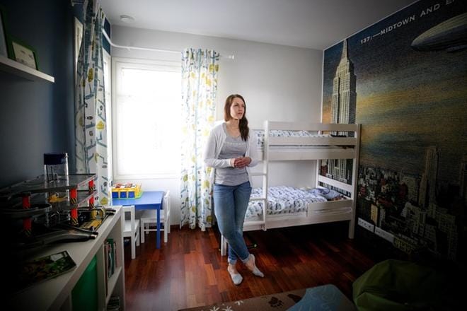 Seinäjokelainen Virpi Rantala odottaa jännityksellä, miten lasten kasvaminen uhmaikään vaikuttaa jaksamiseen. KUVA: JAAKKO ELENIUS