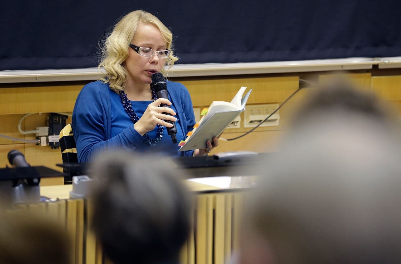 Pauliina Rauhalan esikoiskirja Taivaslaulu on ollut poikkeuksellisen suosittu.