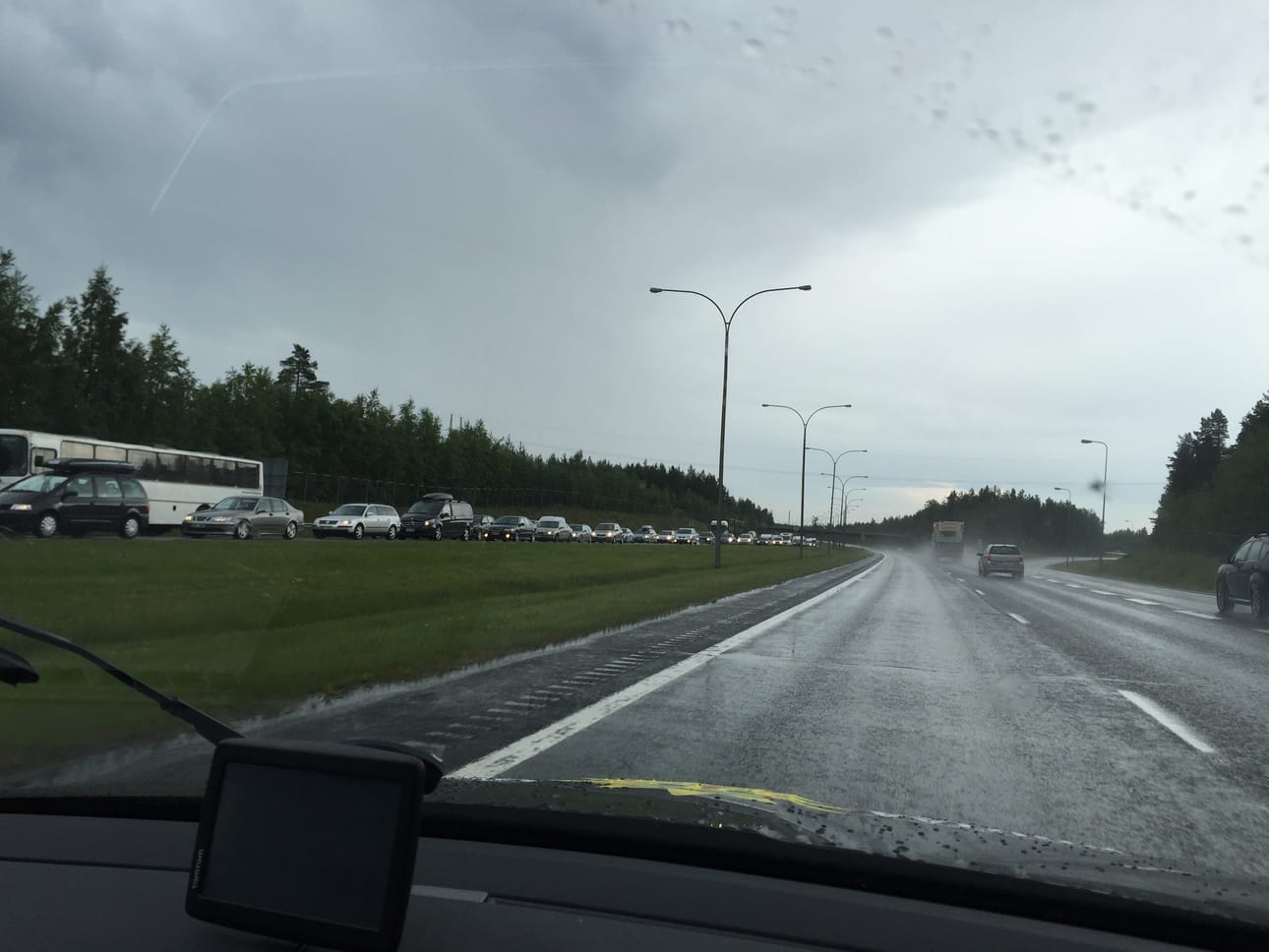Iltapäivällä jonot ylsivät moottoritien pohjoisosiin saakka.