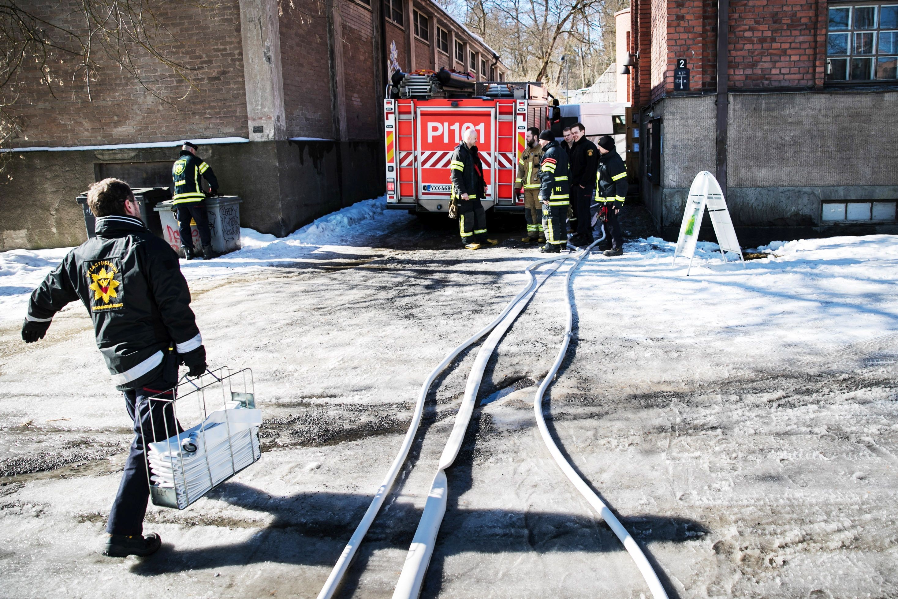 Palokunta torjui putkirikon vahinkoja Mältinrannan taidekeskuksessa Tampereella viime vuoden keväällä.