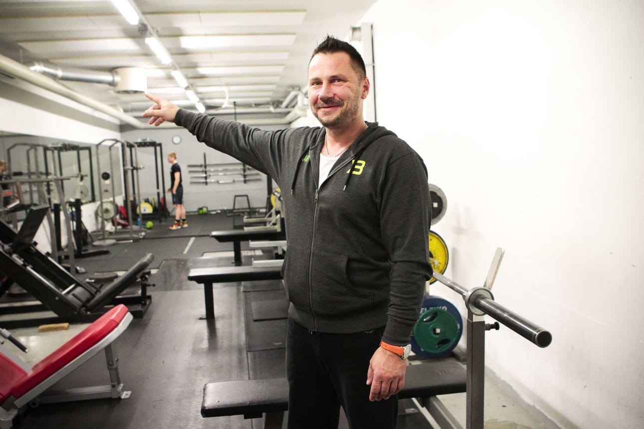 Jari Erkinantti Kemin Bodycenteristä esittelee tiloja: saliremontti aloitetaan tällä viikolla.