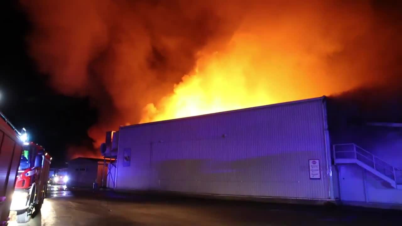 Rantsilan paloa sammuttaa noin 50 palomiestä