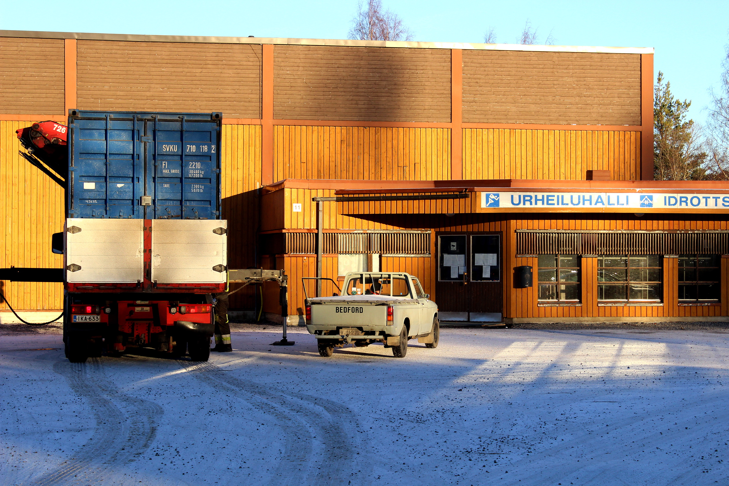 Osa sisäkatosta romahti Kaskisten urheiluhallissa