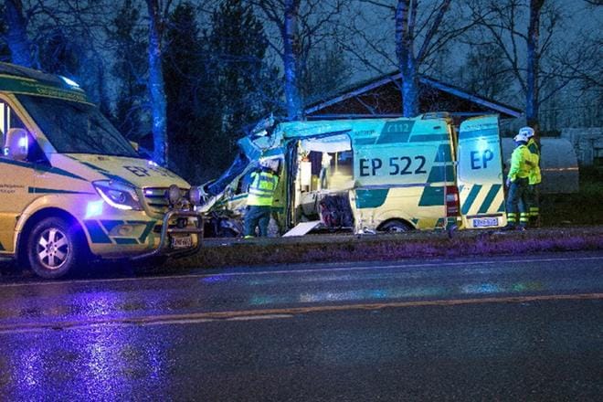 Rekka ja ambulanssi kolaroivat Kauhajoella. KUVA: JORMA HAVULA