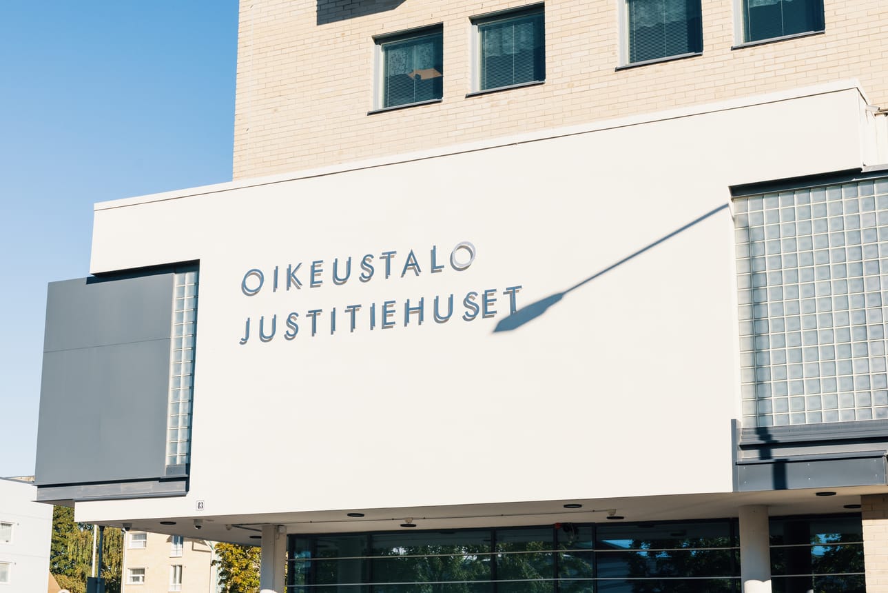 Pohjanmaan käräjäoikeus tuomitsi vaasalaismiehen lähes viiden vuoden vankeusrangaistukseen kahden alaikäisen raiskaamisesta.