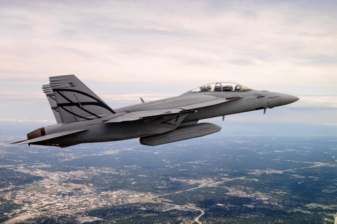 Kaksimoottorinen Super Hornet näyttää tutulta, sillä kone on hyvin samannäköinen, mutta kookkaampi kuin Ilmavoimien nykyisin käytössä oleva Boeing F/A-18C Hornet. Kuva: Boeing