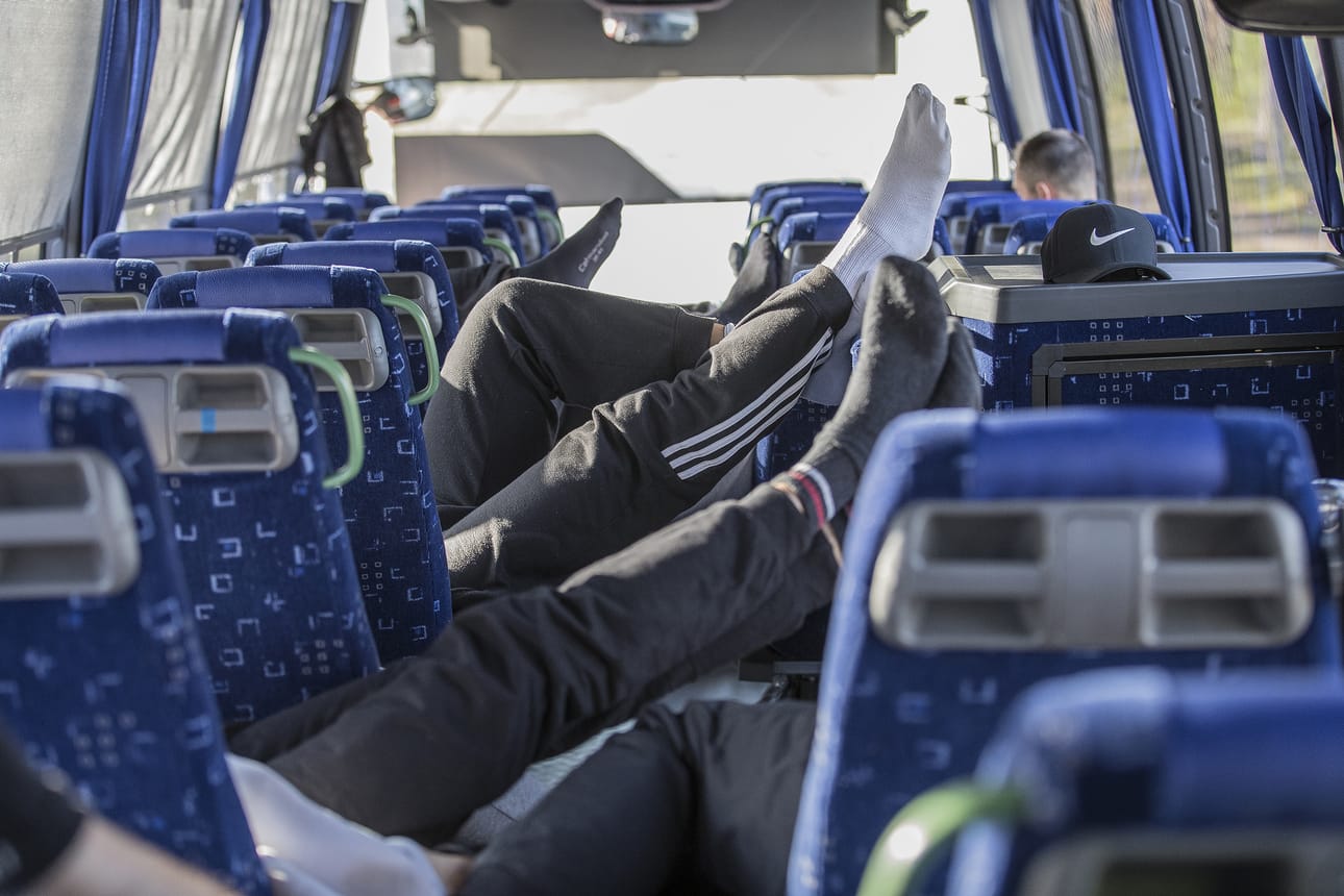 Tästä ei mennä hevillä läpi. Tämä PattUn tennissukkanäyttely on matkalla kohti Imatara jossakin päin Pohjois-Pohjanmaata.