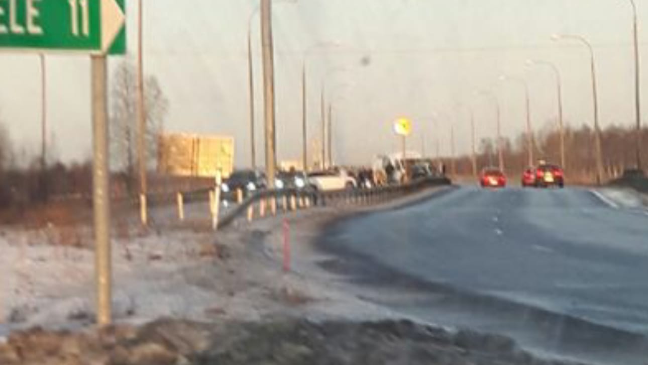 Moottoritie on tukossa, kertoo kuvan ottanut lukija.
