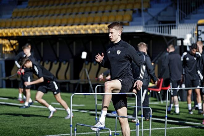 Matias Vainionpää haluaa kehittyä jalkapalloilijana mahdollisimman pitkälle. Kova kilpailu pelipaikoista vaatii itsensä haastamista joka päivä. KUVA: TOMI KOSONEN