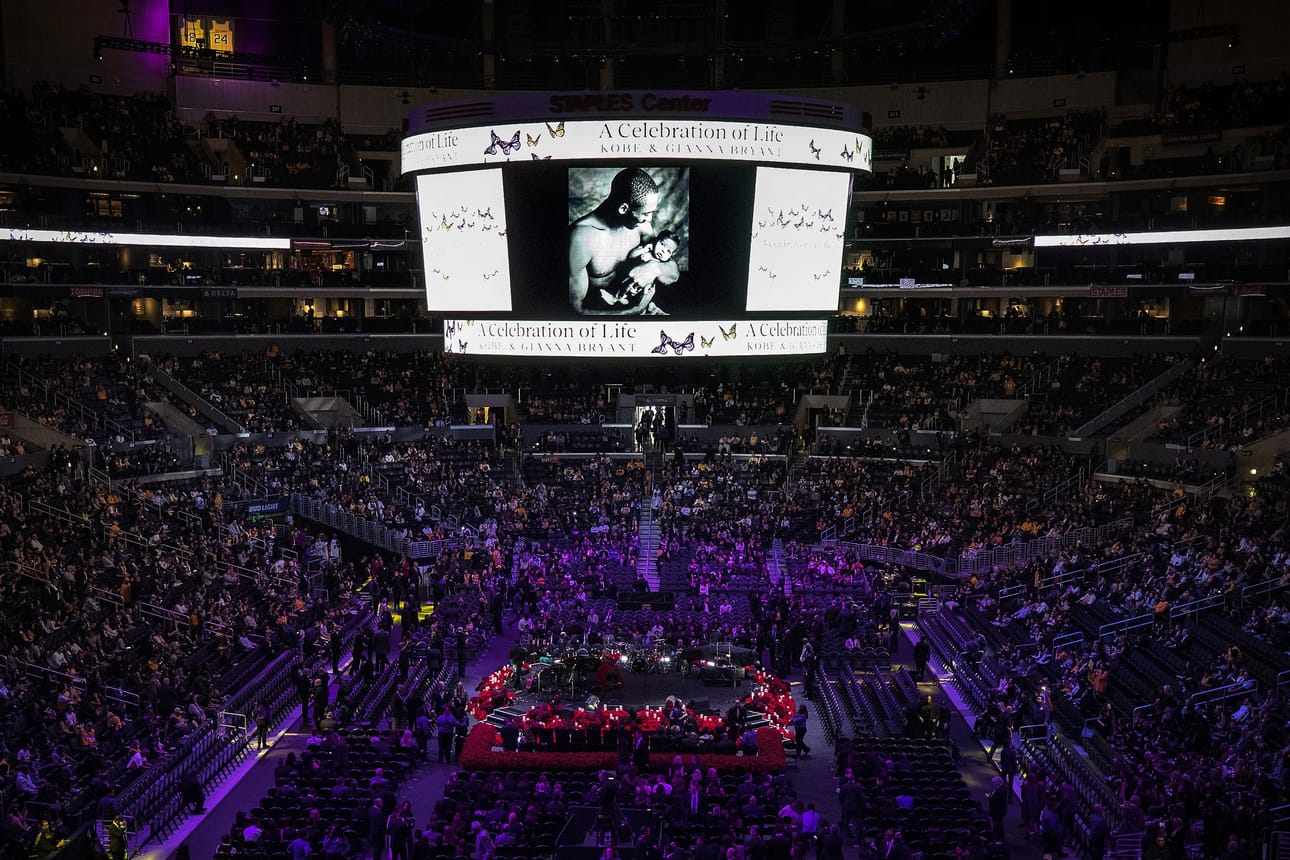 NBA-koripallotähti Kobe Bryantin ja hänen Gianna-tyttärensä muistotilaisuutta vietettiin helmikuun lopussa Kaliforniassa.