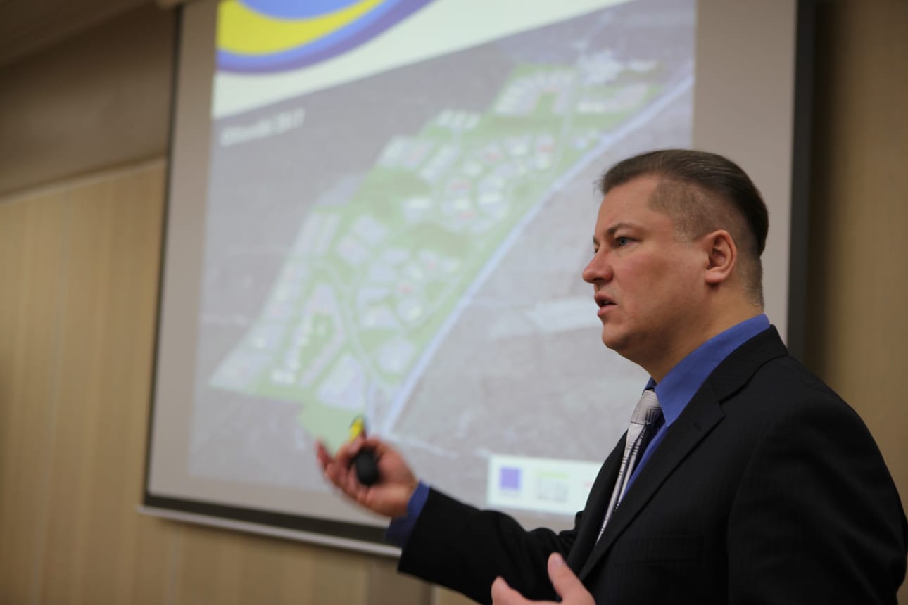 – Tämä on pieni uusi tilanne, mutta hanke jatkuu. YIT:n ratkaisu tarkoittaa, että Pyhäjokitalon rakentaja vaihtuu, toteaa Pyhäjoen kunnanjohtaja Soronen.