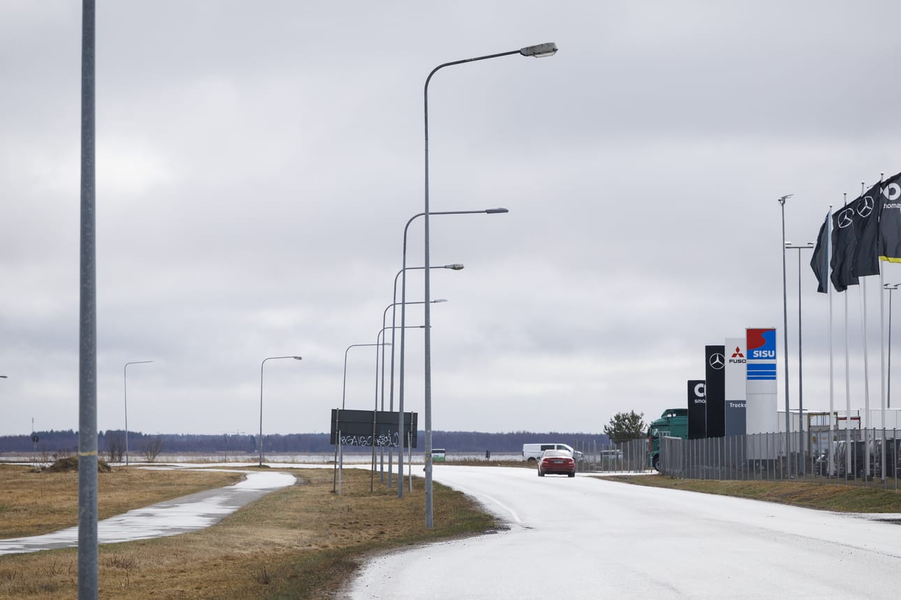 Poikkimaantien remontti jatkuu Terminaalitien ja sataman välillä.