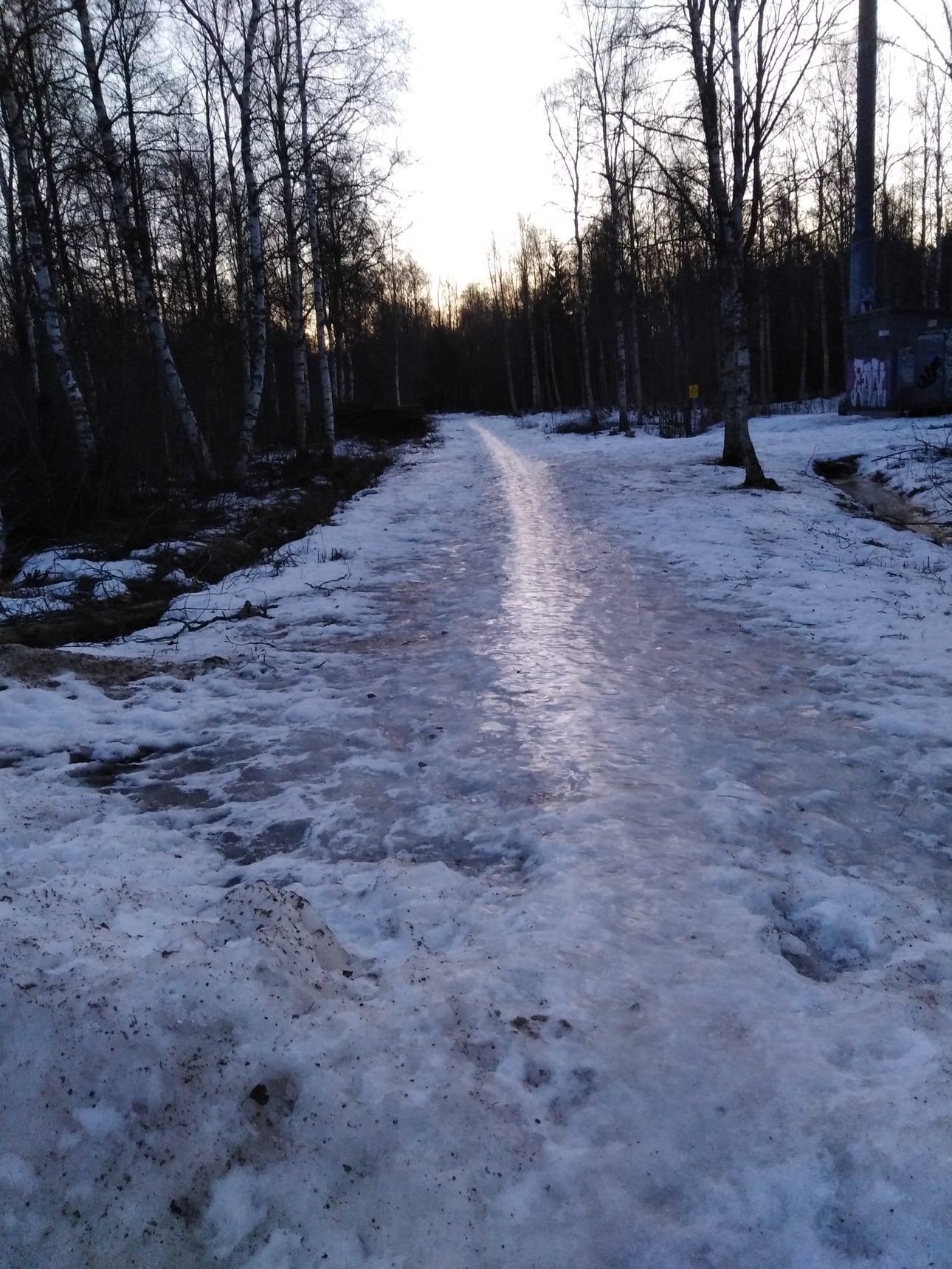 Oulun Nallikarissa hiihtolatu näyttää hieman erilaiselta kuin Kuusamossa.