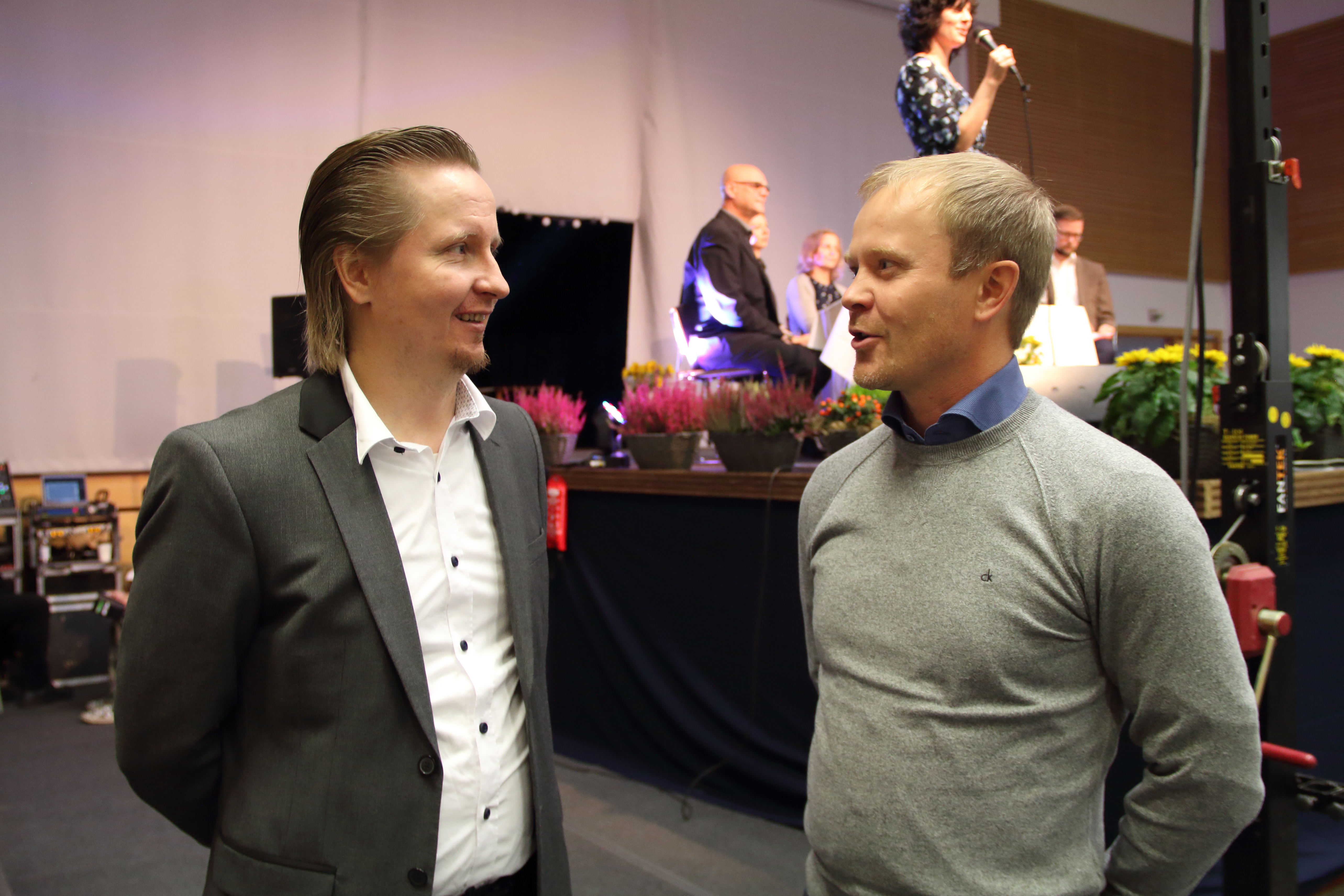 Saaren koulun rehtori Tero Niemi siirtyy opettajaksi luokion puolelle. Koulun rehtorina lokakuussa aloittaa raahelainen Jusa Honkala (oikealla).