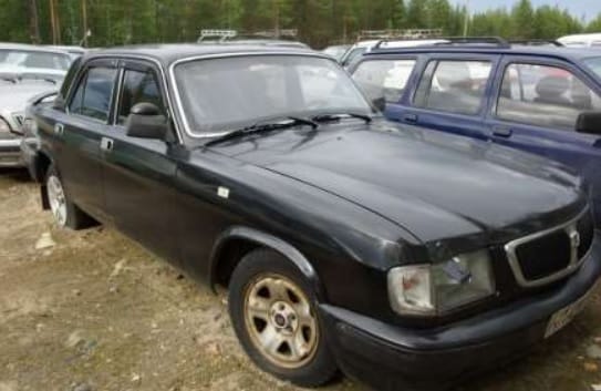 Musta Volga oli huutokaupan kallein auto. Se vaihtoi omistajaa 1 200 eurolla.
