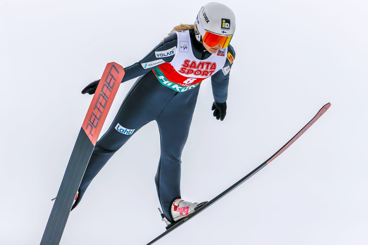 Heta Hirvonen on sijoittunut mäkihypyn maailmancupissa parhaimmillaan 10:nneksi.