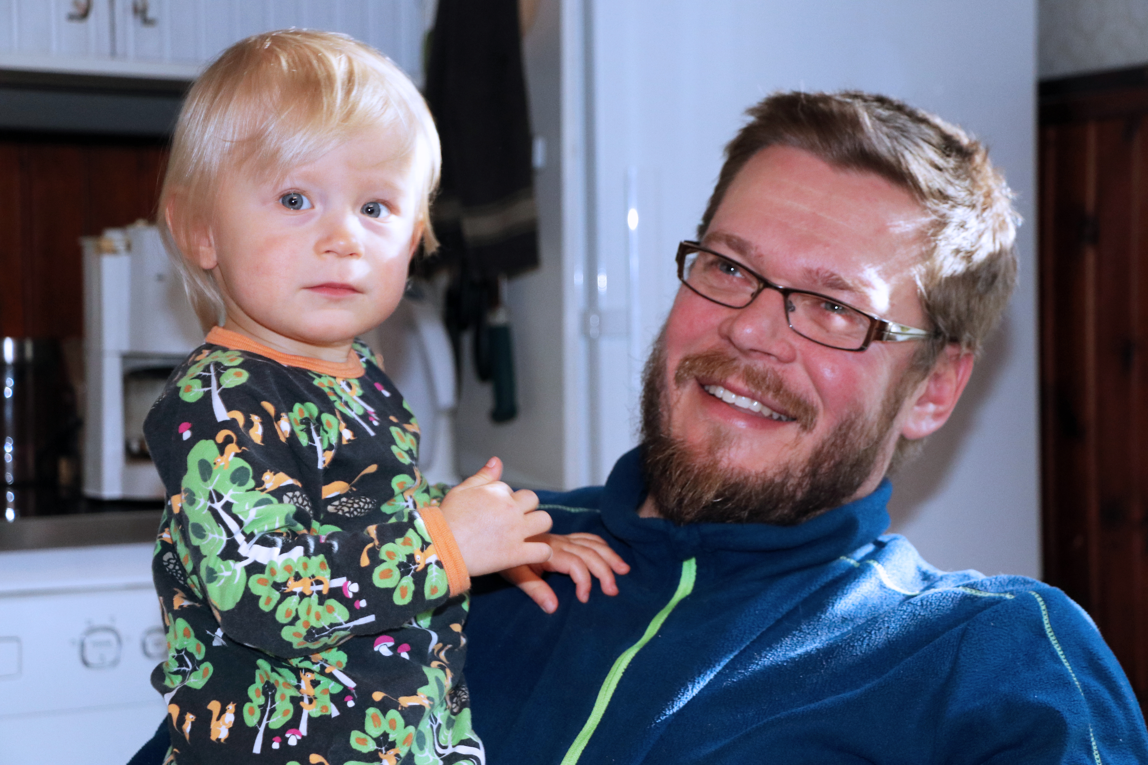 Puolitoistavuotias Varpu on isän silmäterä.