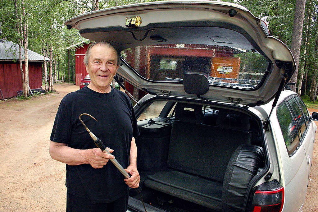 Lauri Kaukua tykkää uistella ja käydä verkoilla. Miljoonan kilometrin Toyotassa kulkee mukana alunperin lohille hankittu nostokoukku.