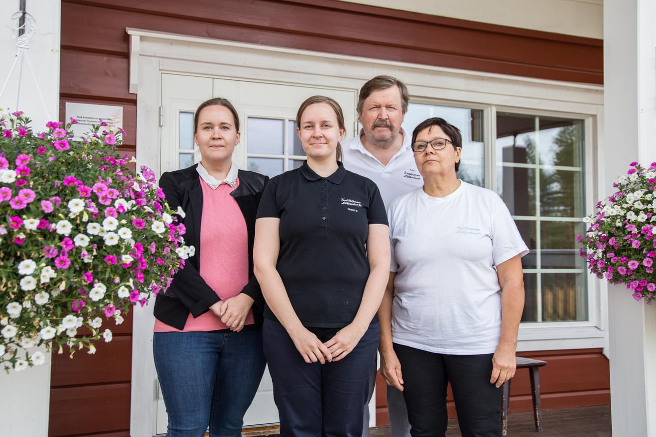 Perheestä Sandra ja Kari ovat leipurikondiittoreita, Saaralta löytyy taskustaan yhteiskuntatieteiden maisterin tutkinto ja Marja kutsuu itseään joka paikan höyläksi. ”Äiti vastaa ruoanlaitosta juhlissamme ja leipoo yhdessä isän kanssa. Molemmilla on 40 vuoden kokemus alalta.”