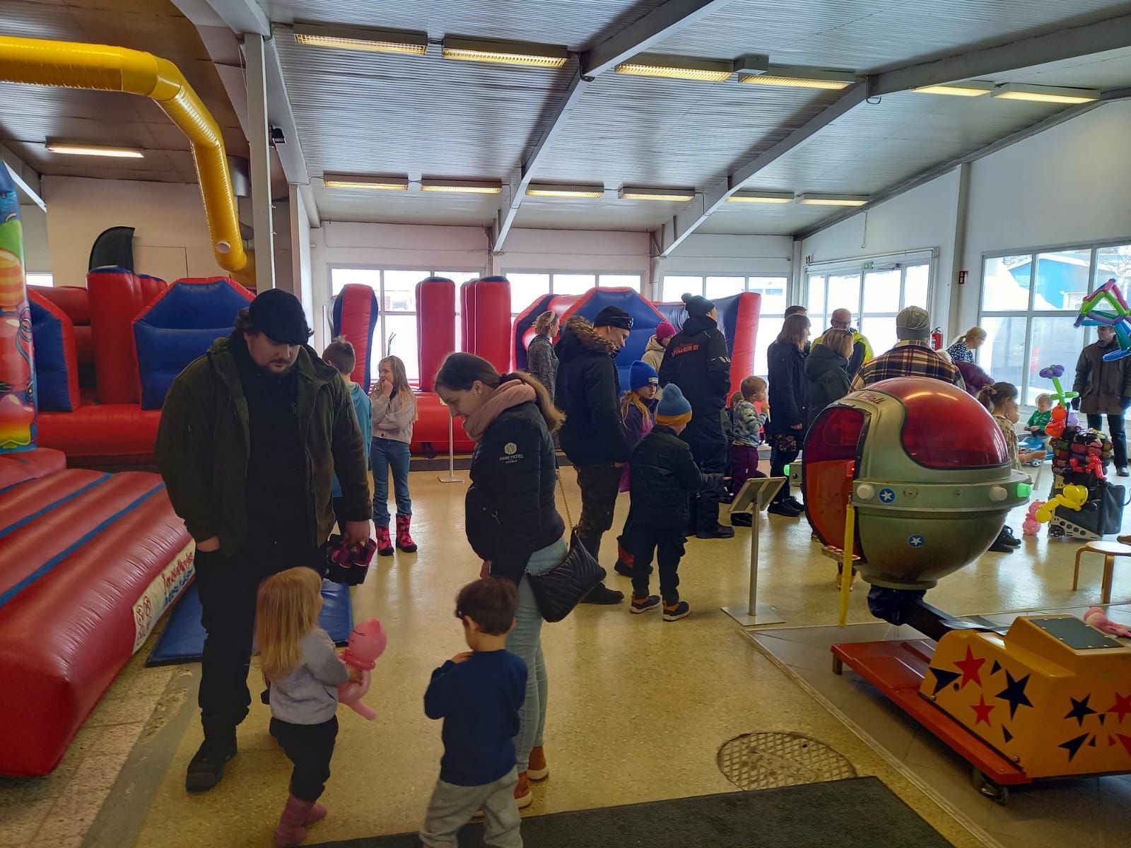 100-vuotisjuhlan kunniaksi Aine järjestää pitkin vuotta erilaisia tapahtumia ja tempauksia. Talvella järjestettiin muun muassa koko perheen Lasten lauantai.