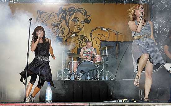 PMMP on perunut esiintymisensä Turun Ruisrockissa. Yhtye esiintyi Qstockissa kesällä 2006.