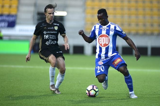 SJK:n Jarkko Hurme (vas) ja HJK:n Vincent Onovo ottivat yhteen Suomen cupin loppuottelussa Seinäjoella 23. syyskuuta. Seurat kohtaavat tänään neljännen kerran tällä kaudella. SJK saalistaa Klubista ensimmäistä voittoa. KUVA: LEHTIKUVA / TIMO AALTO