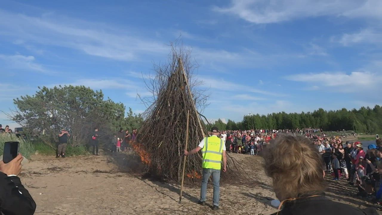 Juhannuskokko sytytettiin Toppilansaaressa