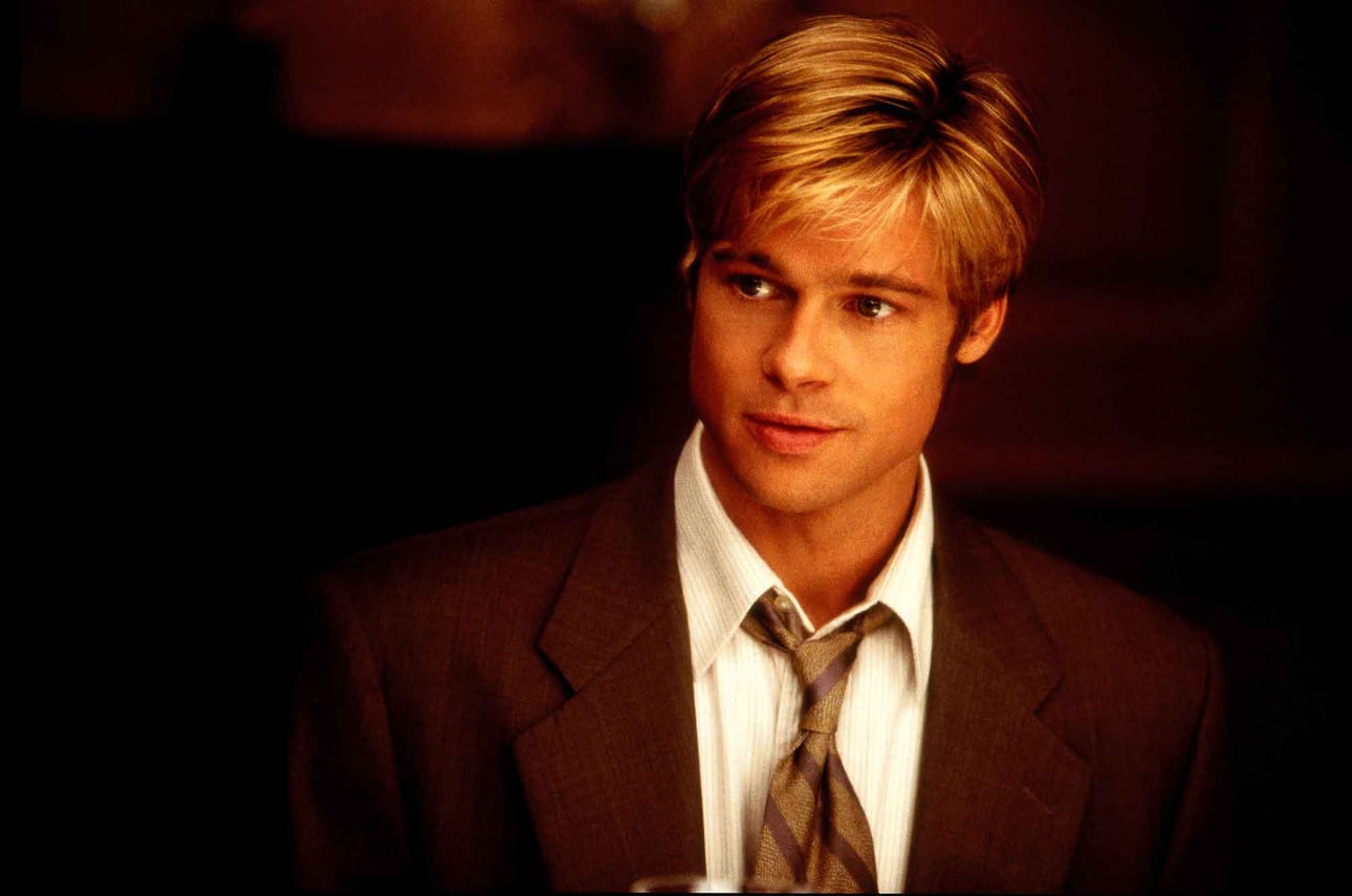 Kuolema ottaa nuoren miehen hahmon (Brat Pitt) ja yrittää sulautua kuolevaisten joukkoon elokuvassa Saanko esitellä: Joe Black.